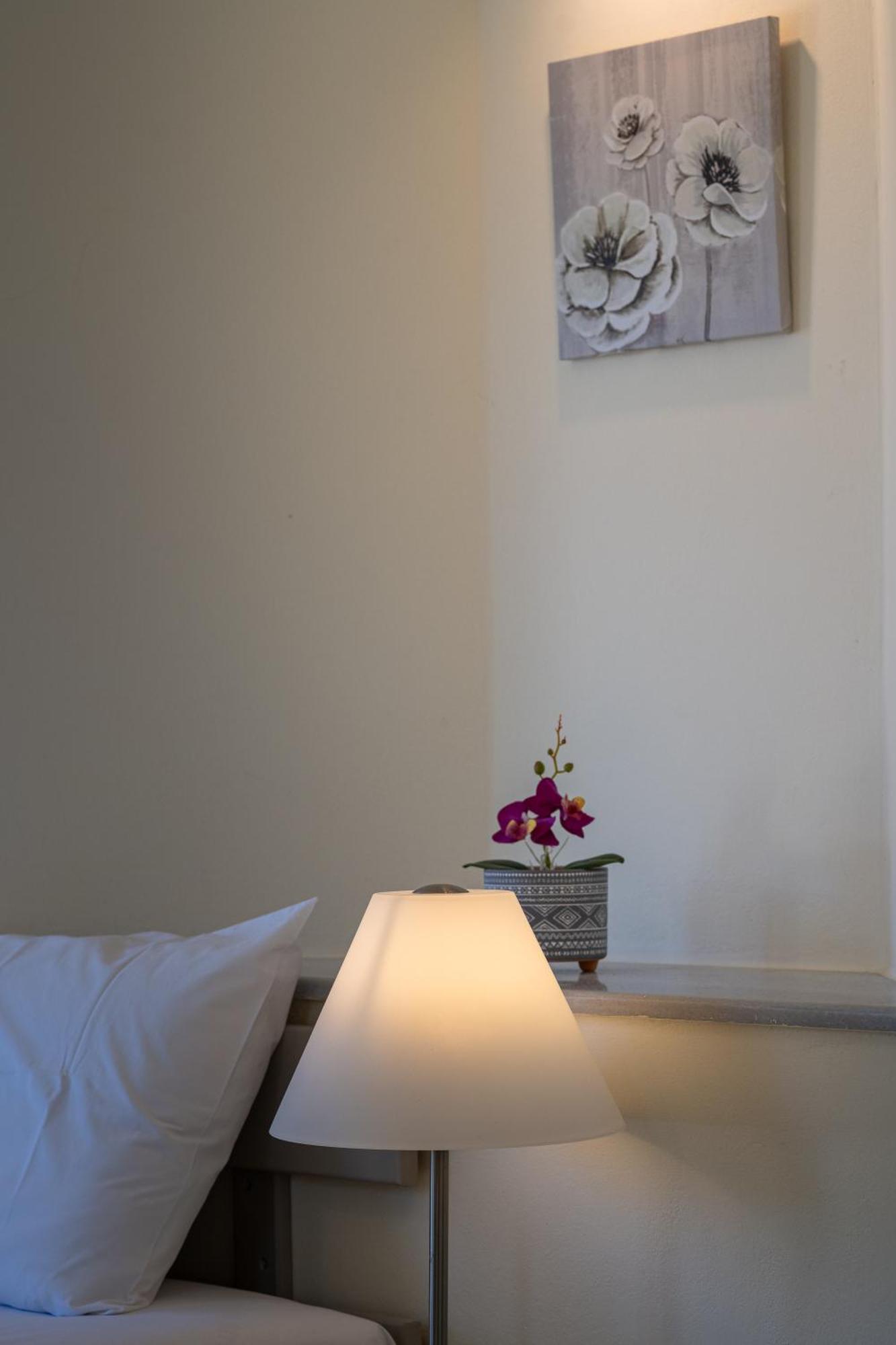 Erato Hotel Agia Marina  المظهر الخارجي الصورة