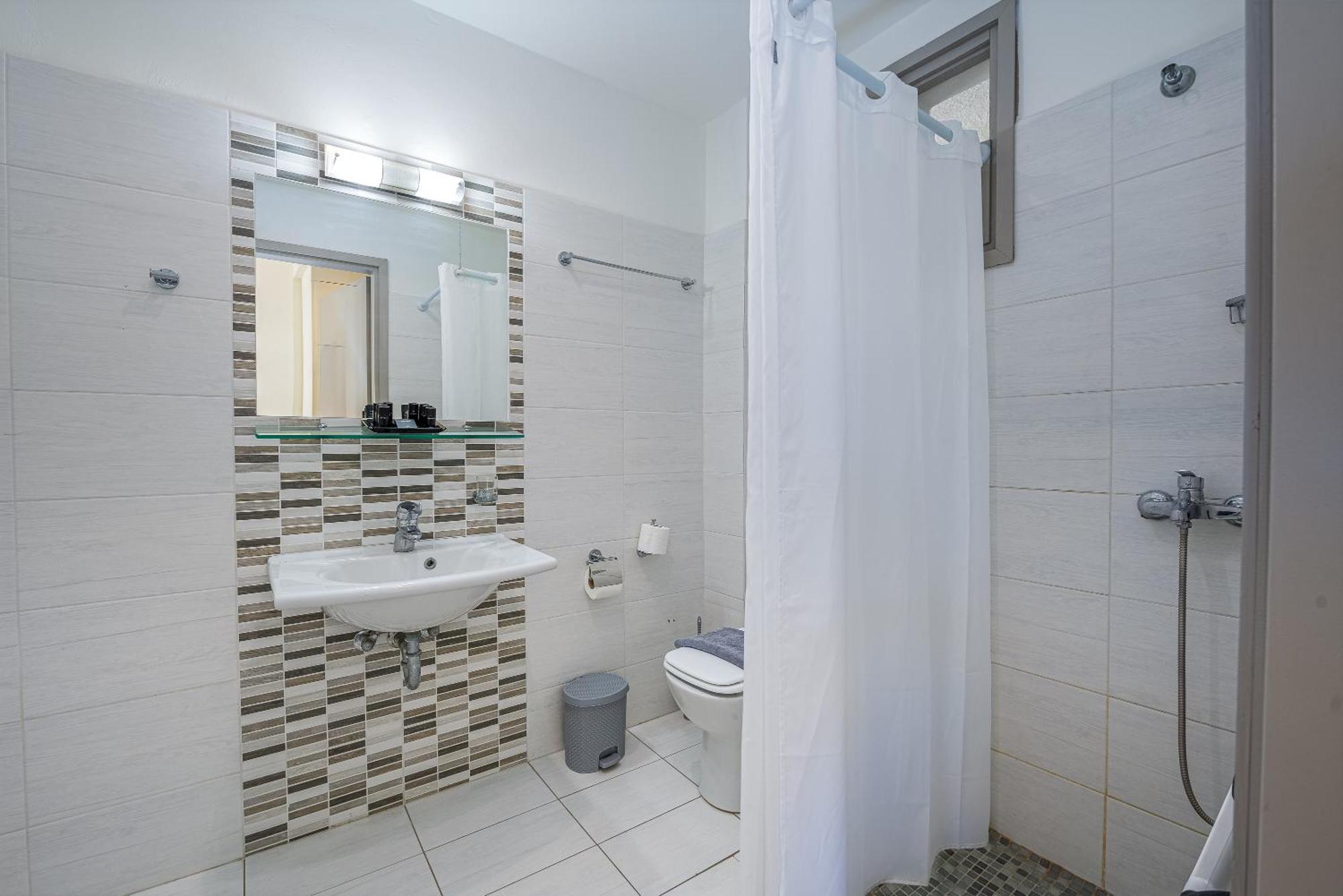 Erato Hotel Agia Marina  المظهر الخارجي الصورة